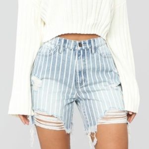 HAMPTONS WEEKEND BERMUDA SHORTS - LIGHT BLUE WASH